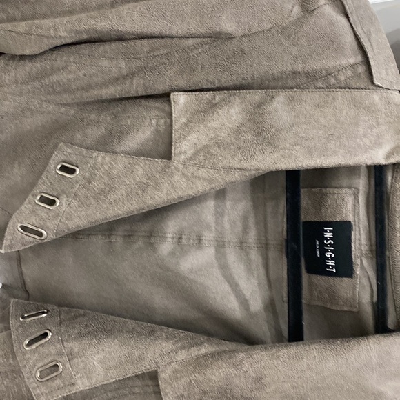 Modern and stylish jaquet - Picture 2 of 3